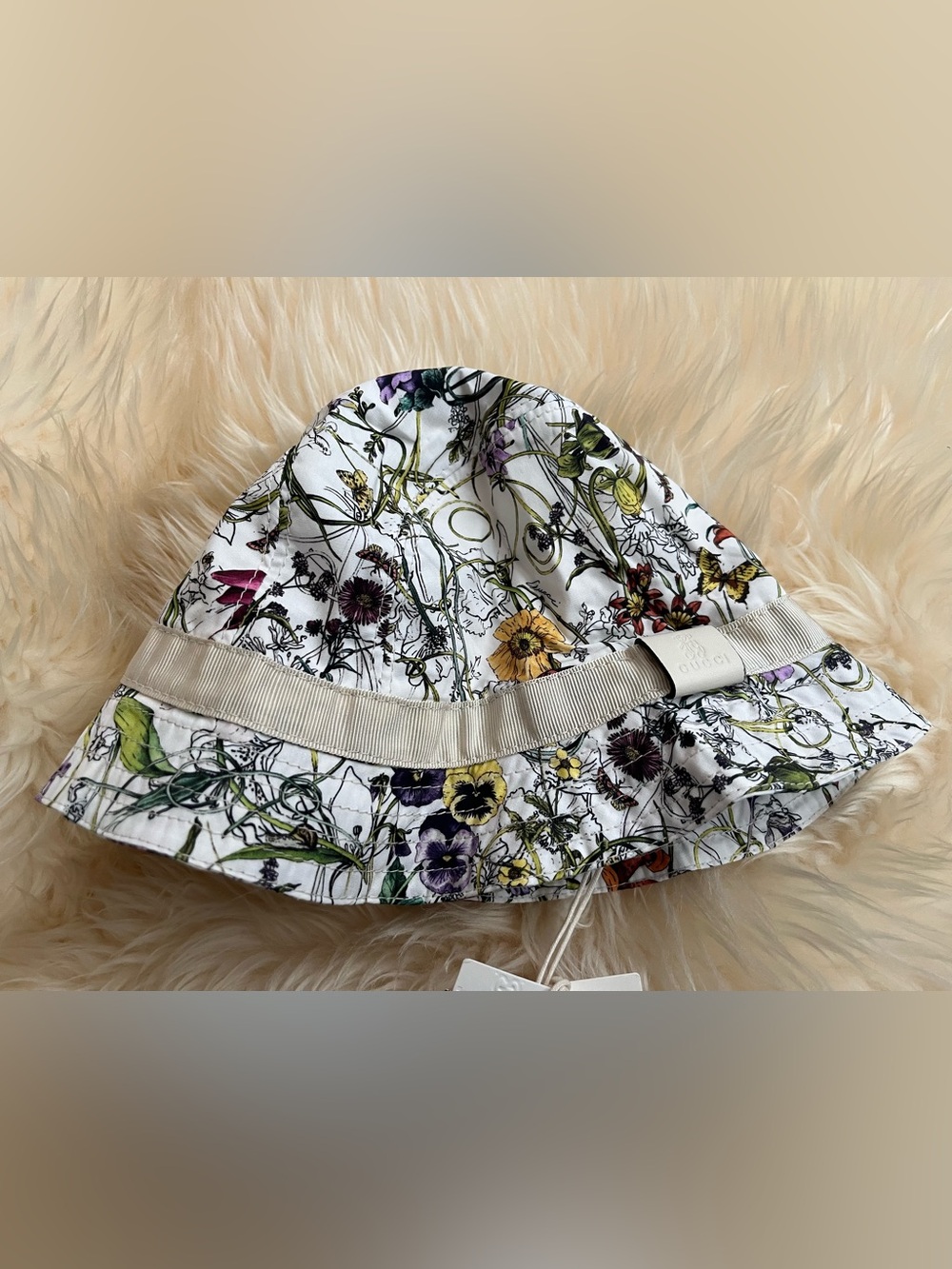 NWT 100% AUTH Gucci Kids White Floral Bucket Hat with Multicolor Blooms Sz S